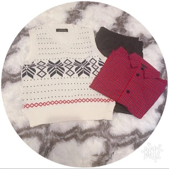 ⭐️Adorable little boys 3 piece outfit ⭐️
BIN#7 - Picture 1 of 5